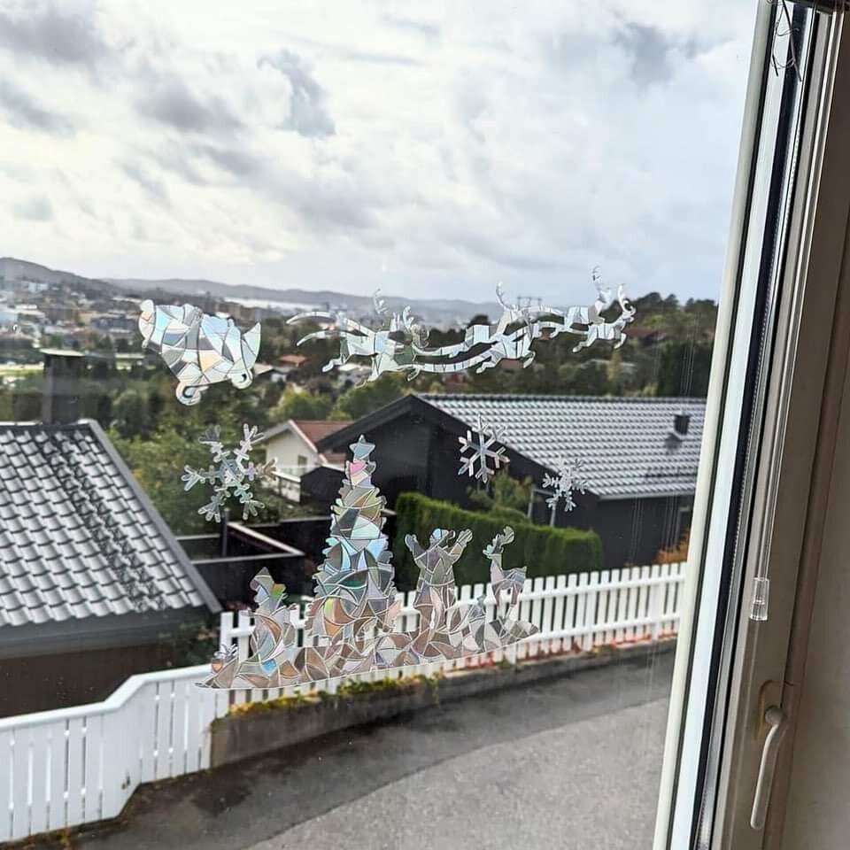 Juletrefarget glassvindusdekorasjon