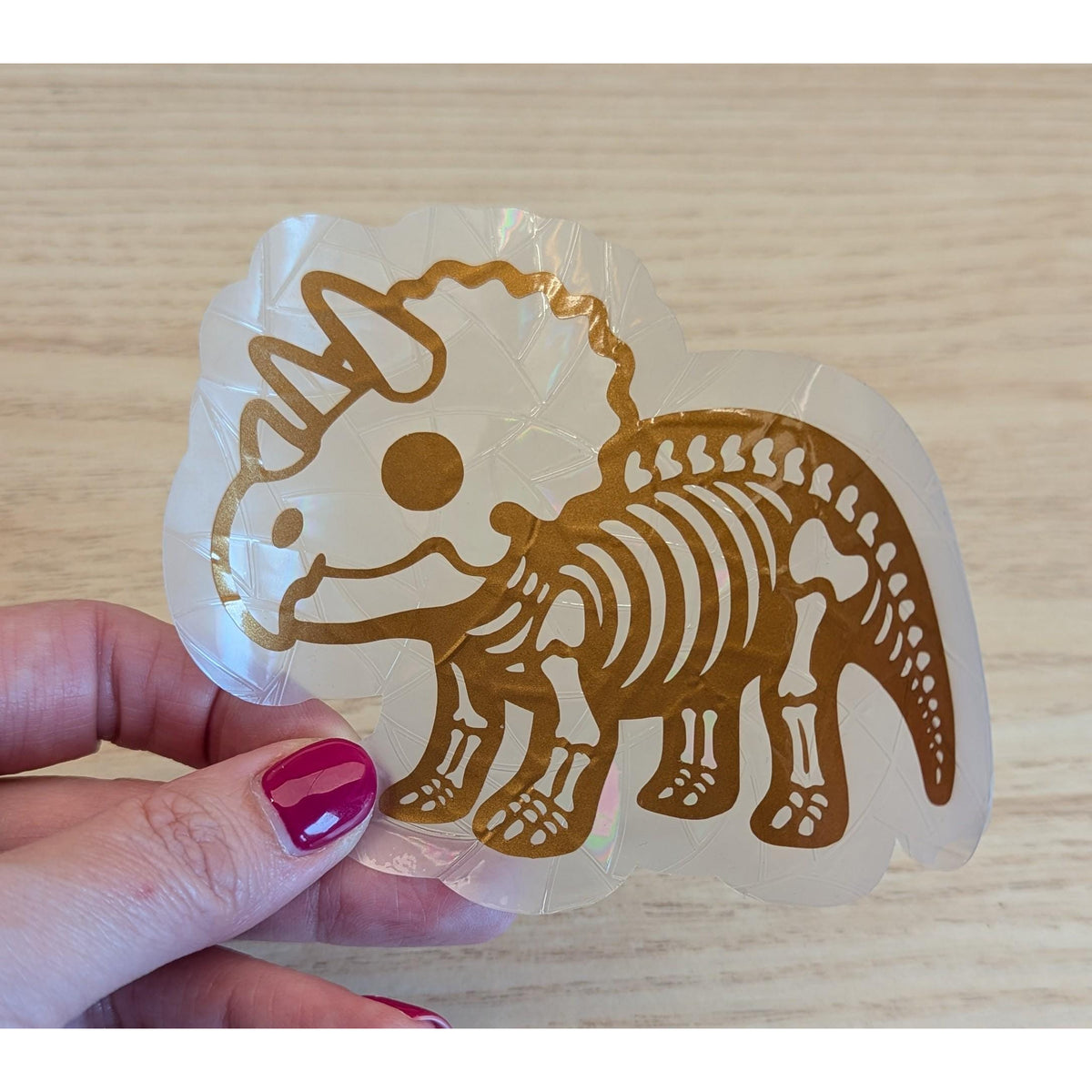 Triceratops-skjelett solfanger: Regnbue-vindusklistremerke, dinosaurgave