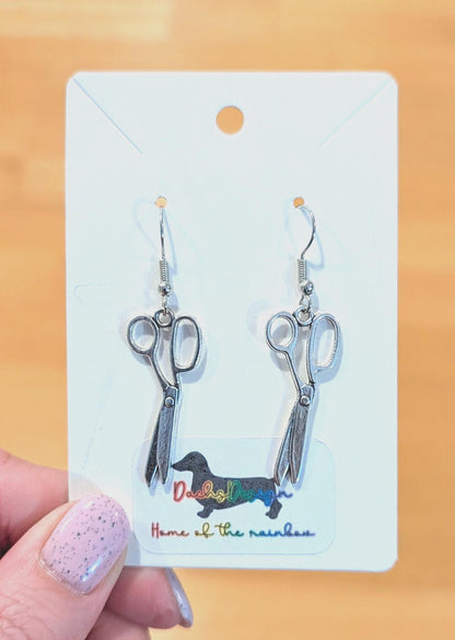 Vintage-Inspired Silver Metal Scissors Earrings