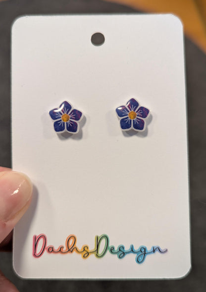Lightweight Small Purple Flower Stud Earrings